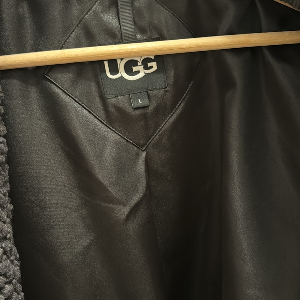 UGG Black Sherpa Jacket - Picture 4 of 4